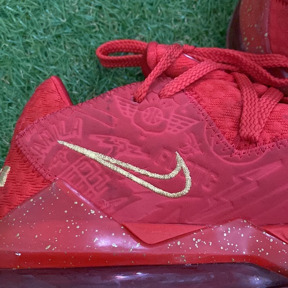 COPY - 2020
Titan x LeBron 17 Low 'Agimat used Mens size 8.5 - Picture 14 of 16